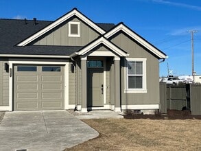 Building Photo - Stylish 2BR + Office Duplex in SE Bend – Garage & Smart Home Perks