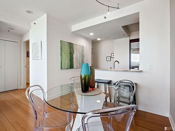 Building Photo - 425 1st St