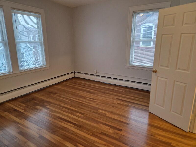 Building Photo - 168-170 Oak St