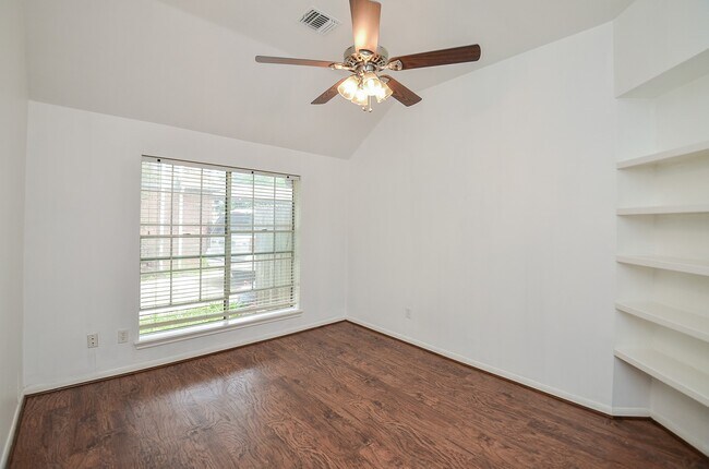 Building Photo - 1631 Berkoff Dr