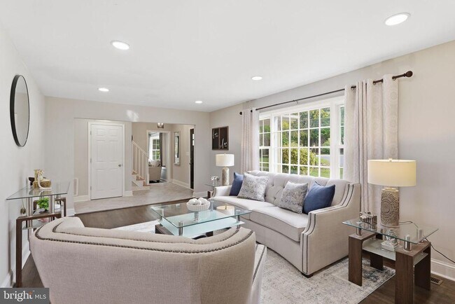 Building Photo - 5642 Jefferson Blvd