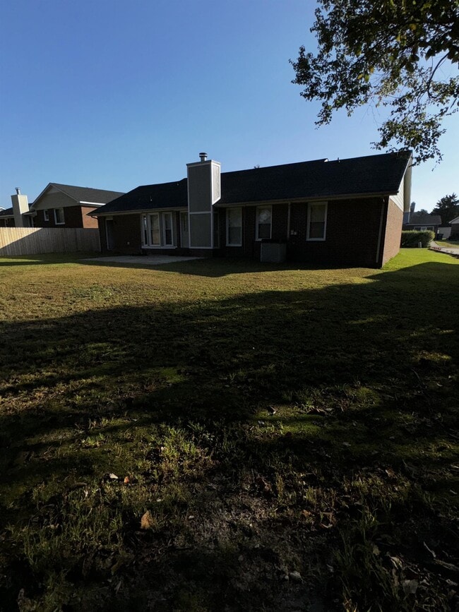 Building Photo - 7820 Loxley Dr