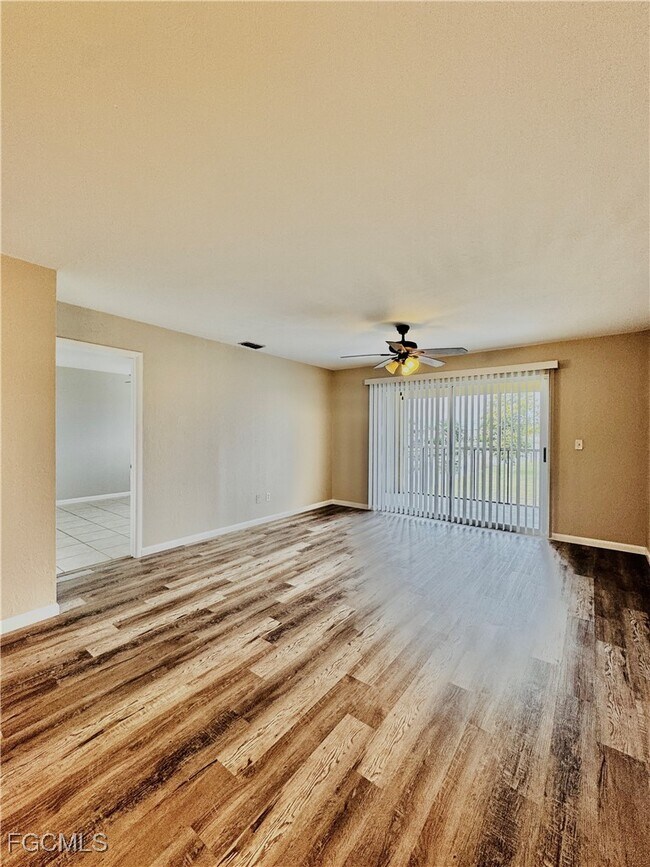 Building Photo - 706 SE 13th Ct