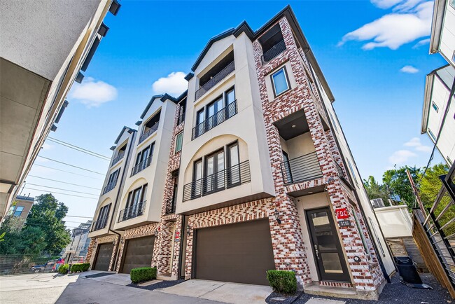 Primary Photo - 2116 Mason St