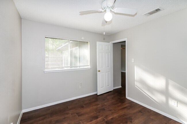 Building Photo - 7506 Tetela Dr
