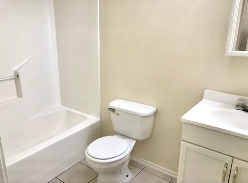 Building Photo - 7557 Oak Chase