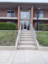 Building Photo - 437 College Ave