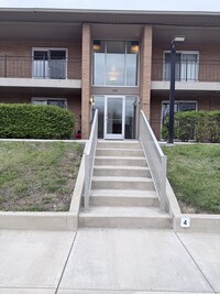 Building Photo - 437 College Ave