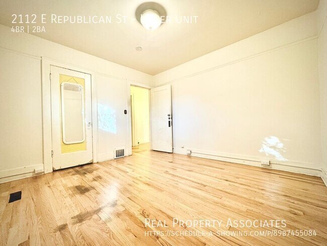 Building Photo - 2112 E Republican St