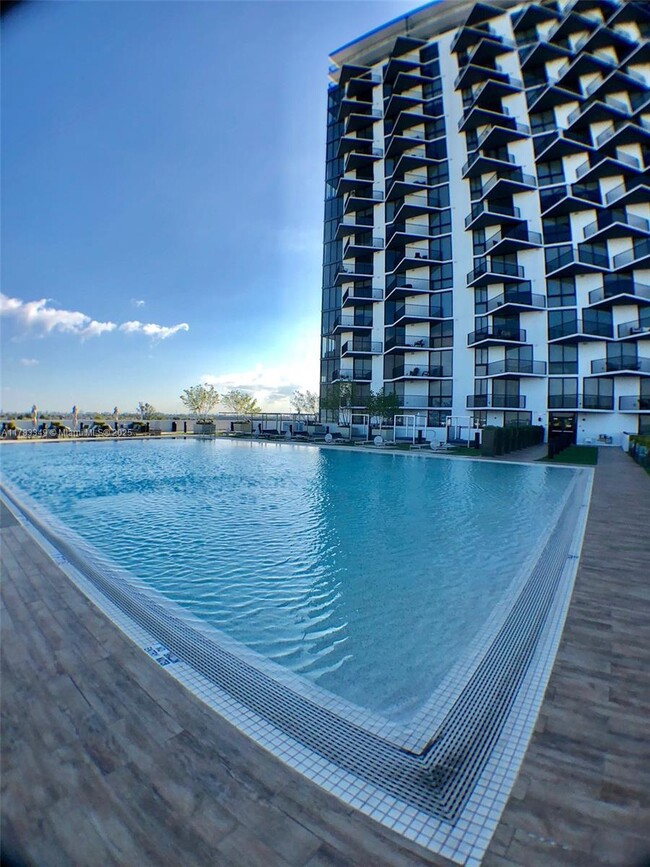 Building Photo - 5300 Paseo Blvd