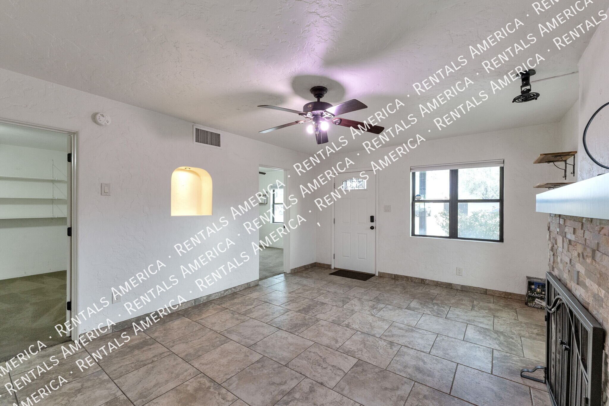 Building Photo - 4841 E 3rd St