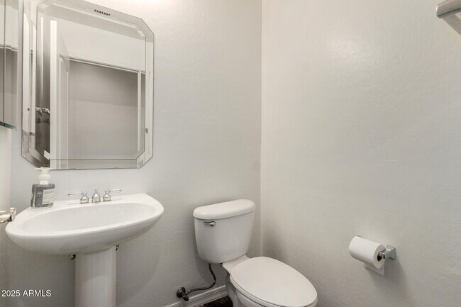 Building Photo - 10573 E Sheena Dr