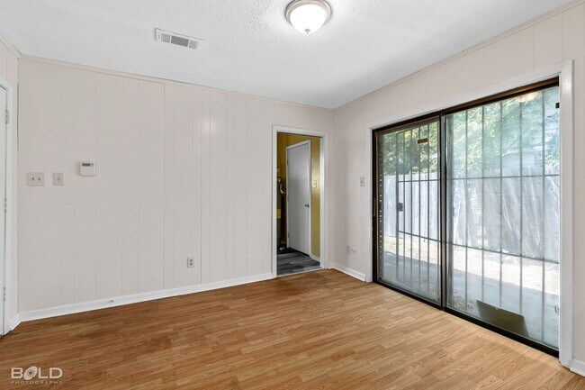 Building Photo - Check Out this 3 Bed 1.5 in Shreveport!