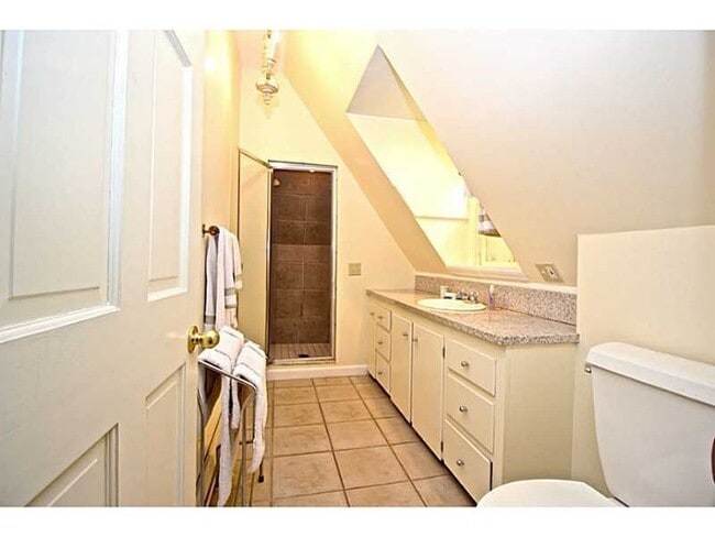 Building Photo - 434 Bellevue Ave