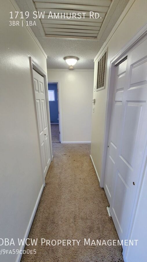 Building Photo - 1719 SW Amhurst Rd