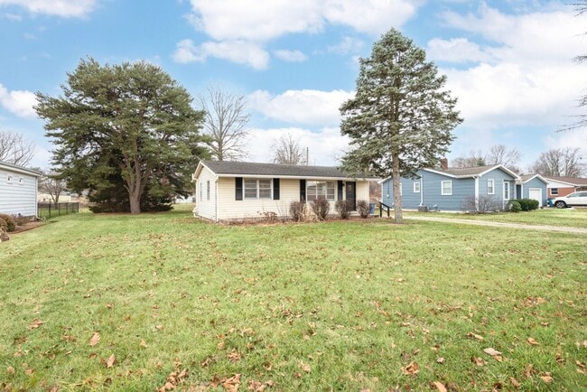 Building Photo - North Side Gem – 2-Bedroom with Garage & C...
