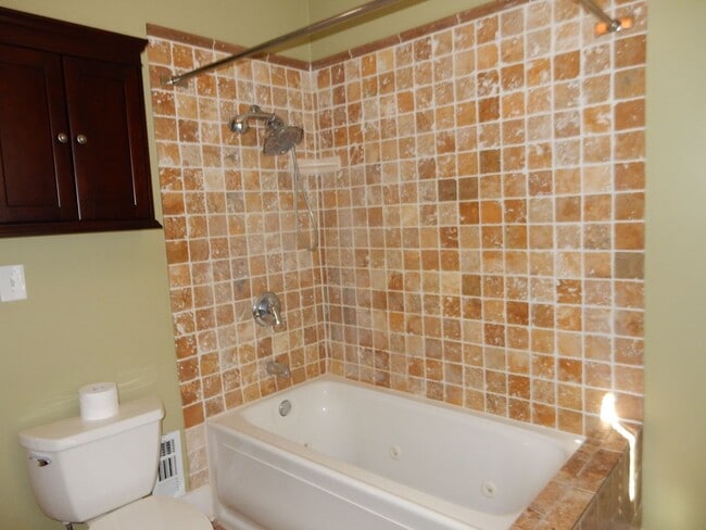 Building Photo - Grandin Court Foursquare convenient to SW ...