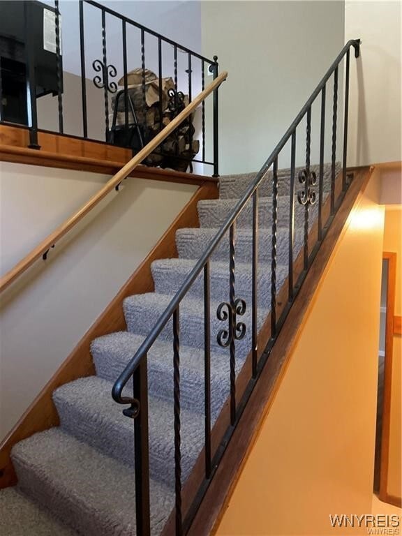 Building Photo - 35 Tomcyn Dr