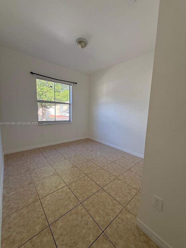 Building Photo - 2221 NE 37th Terrace