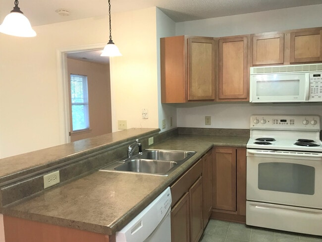 Building Photo - Hendersonville Condo - Top Floor - Wonderf...