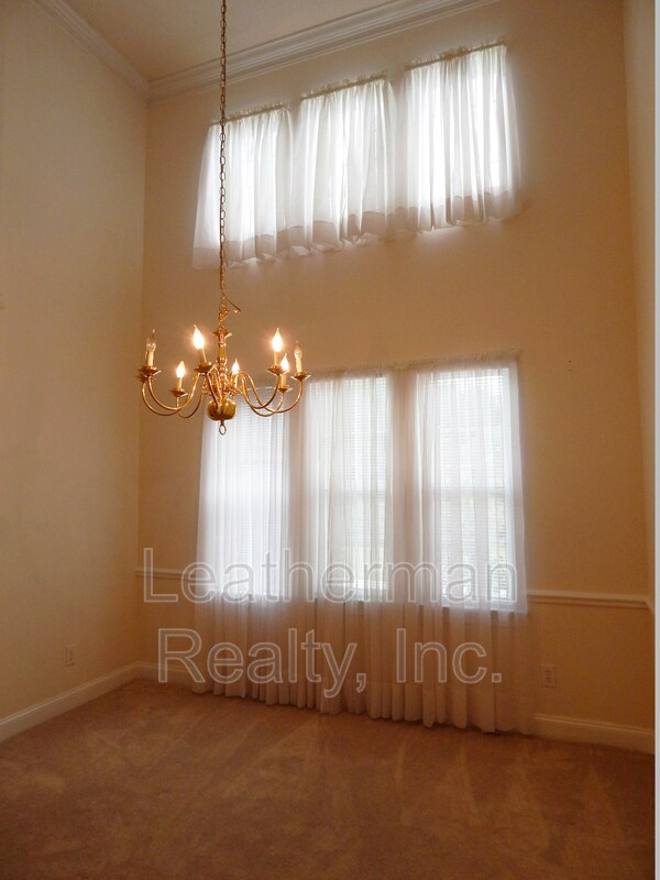 Building Photo - 2109 Elderberry Dr