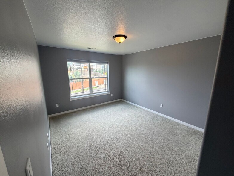 Building Photo - 14660 SW Mulberry Dr