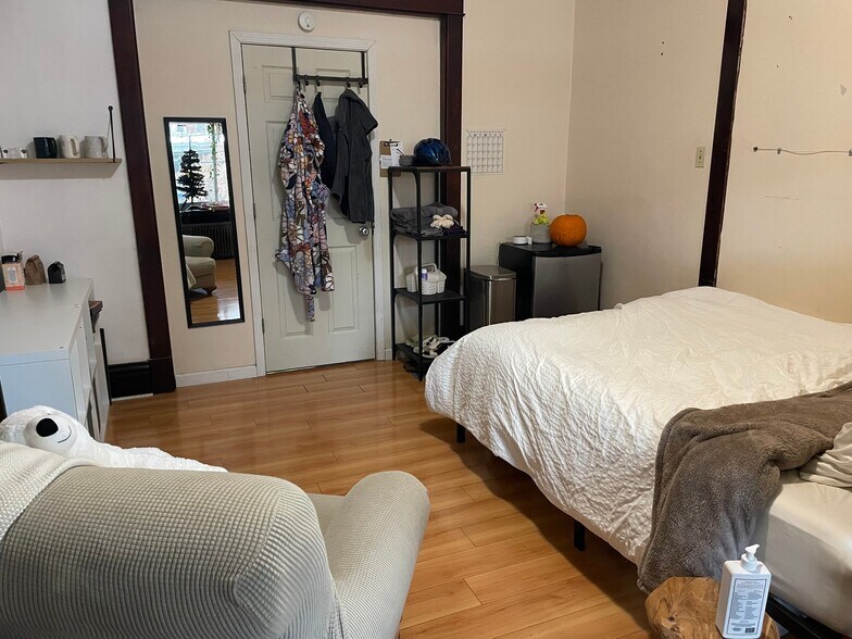 Building Photo - 746 Broughton St