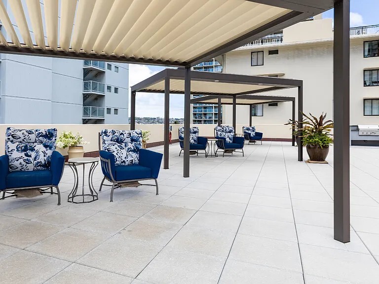 Building Photo - 2211 Ala Wai Blvd