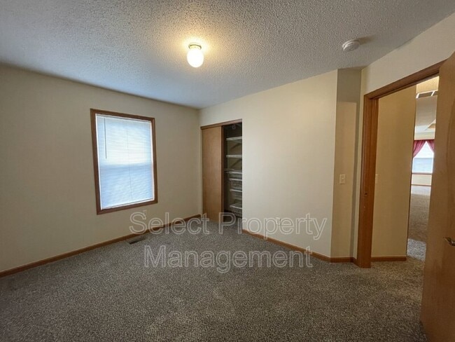 Building Photo - 9608 Yuma Dr