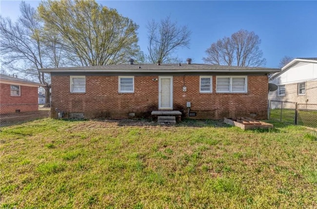 Building Photo - 2201 E Florida St