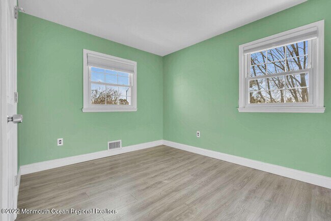 Building Photo - 110 Sherwood Ln