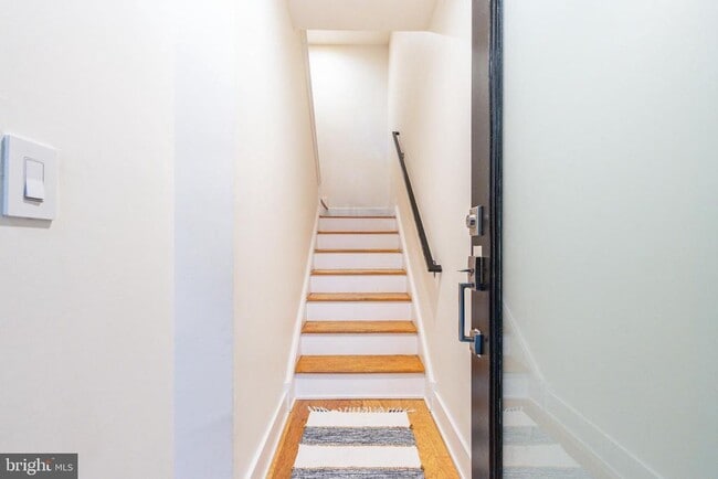 Building Photo - 1647 E Eyre St