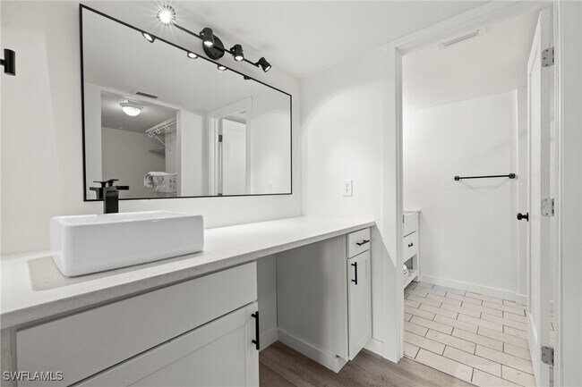 Building Photo - 400 Misty Pines Cir