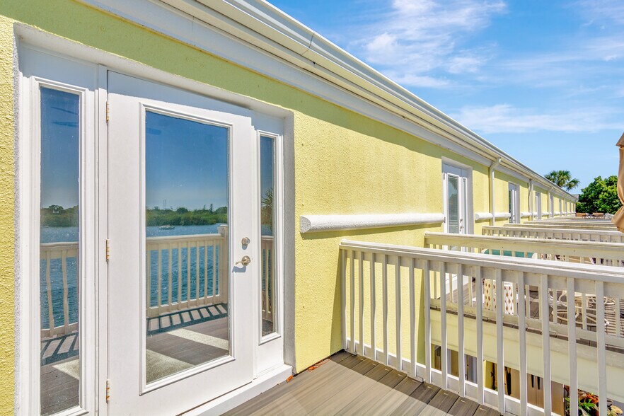 Building Photo - 3743 Pompano Dr SE