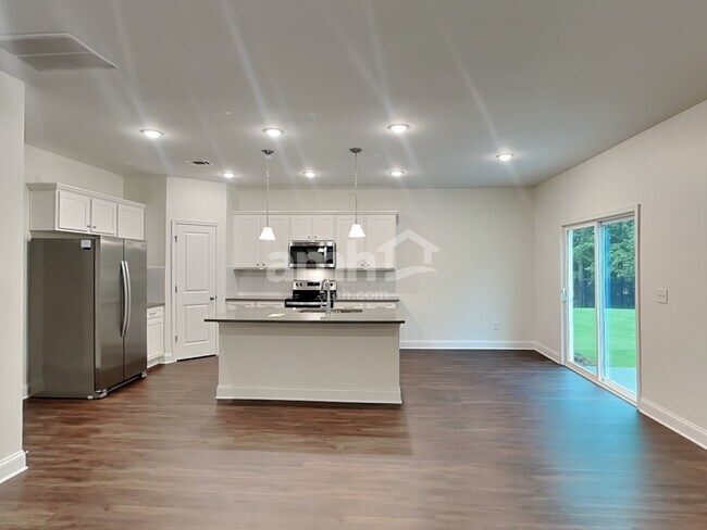 Building Photo - 3880 Chivalry Dr