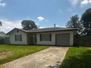 Building Photo - 1401 Lamar Ave