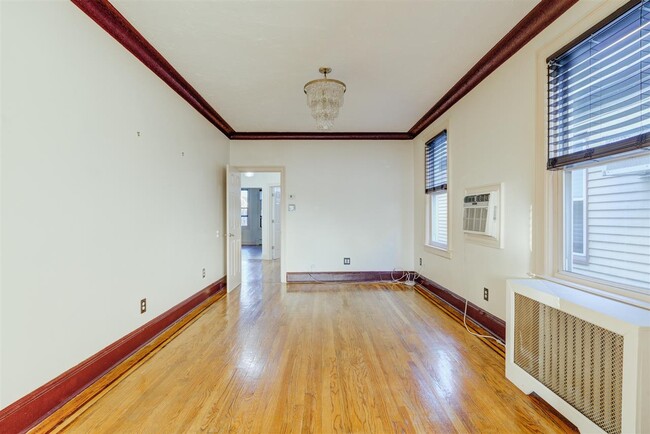 Building Photo - 13 W 27th St