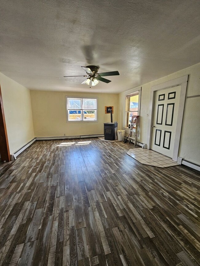 Building Photo - 2 BED | 2 BATH | HOME | CENTRALLY LOCATED ...