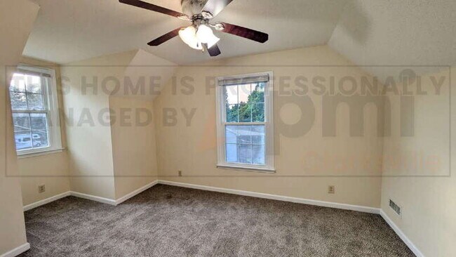 Building Photo - 3388 Oak Park Dr