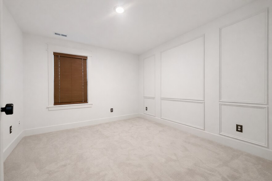 Building Photo - 2022 Maple Vw Ln