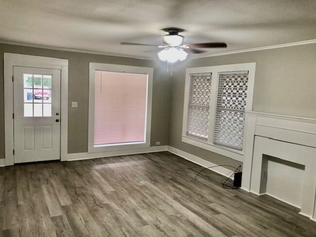 Building Photo - $500 OFF MOVE IN SPECIAL-CUTE SOUTH BOSSIER HOME-FRESH PAINT-NEW FLOORS-CLEAN
