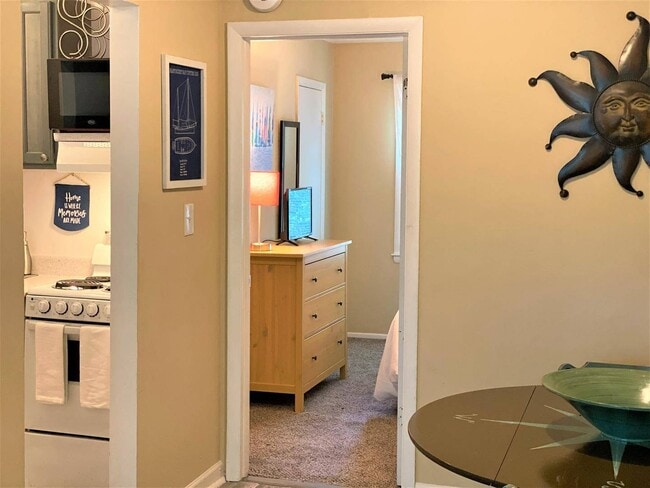 Building Photo - 714 Rosedale St