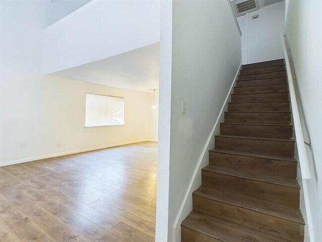 Building Photo - 2124 Burton Dr