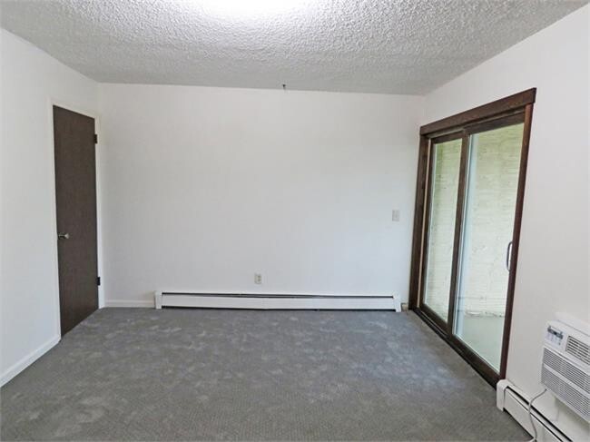 Building Photo - One Bedroom Condo Available For Rent in Bo...