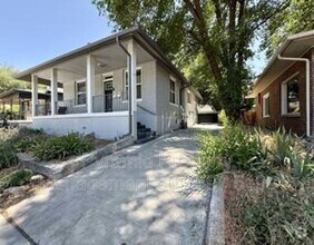 Building Photo - 652 E Roosevelt Ave
