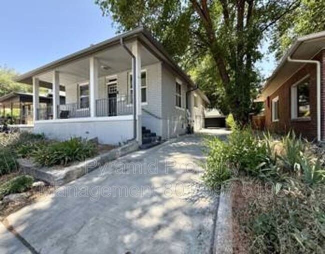 Primary Photo - 652 E Roosevelt Ave