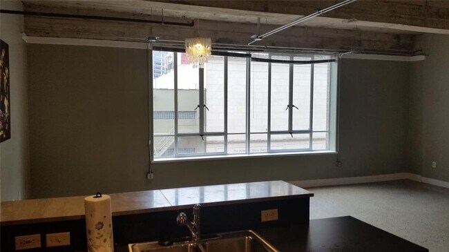 Building Photo - 710 Colorado St