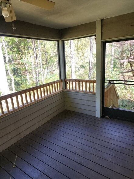 screened in porch - 3625 E Parkway