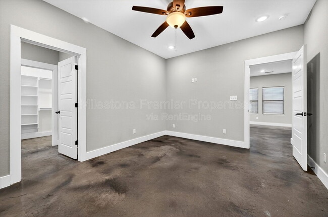 Building Photo - 211 W Murray St