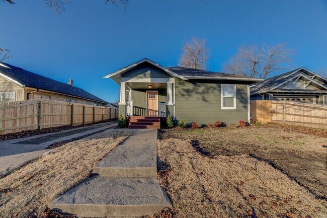 Building Photo - Dreamy Craftsman 3/2 Expertly Remolded